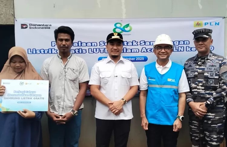 Cahaya Harapan dari PLN Indonesia Power, Sambungan Listrik Gratis Terangi Warga Sekitar PLTU Suralaya