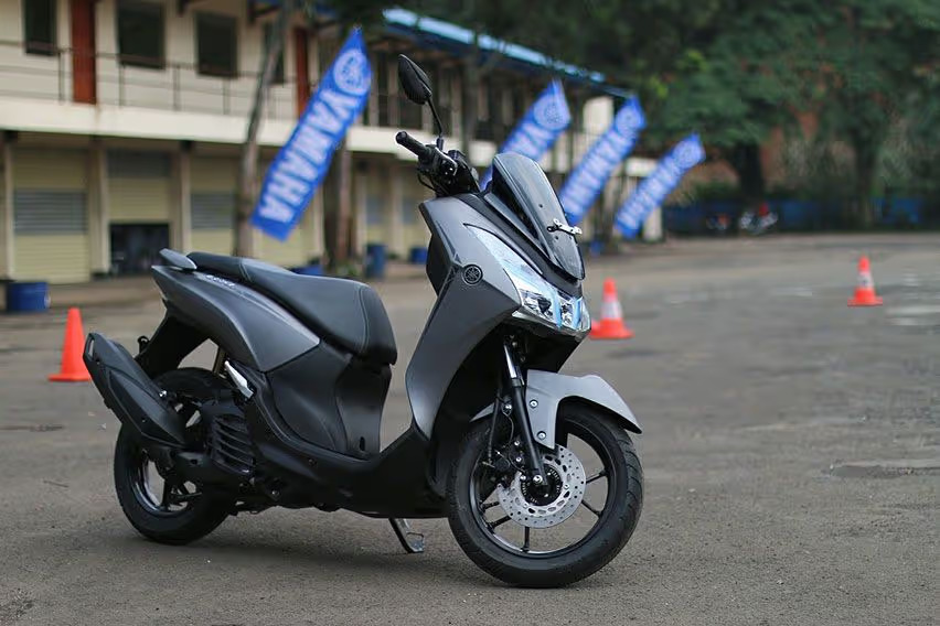 Yamaha Avenue 2025: Skutik Maxi Dek Rata Rilis di China, Harga Setara Fazzio