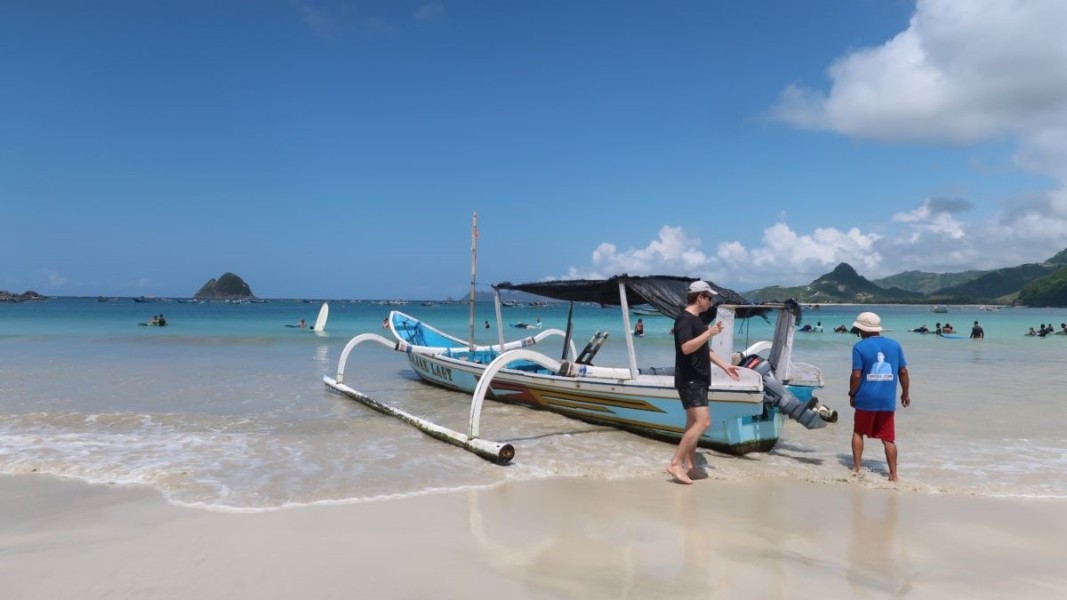 Nelayan Lombok Tengah Terima Sertifikat Tanah, Dukung Ekonomi Berkelanjutan