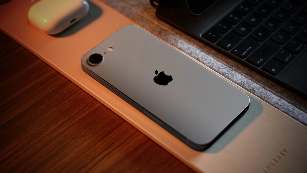 Update Harga dan Spesifikasi Lengkap iPhone Terbaru Juni 2025: iPhone 16E Jadi Primadona di Pasar Gadget Premium, Sementara Bocoran iPhone 17 Air Muncul dan Picu Antusiasme Penggemar Apple