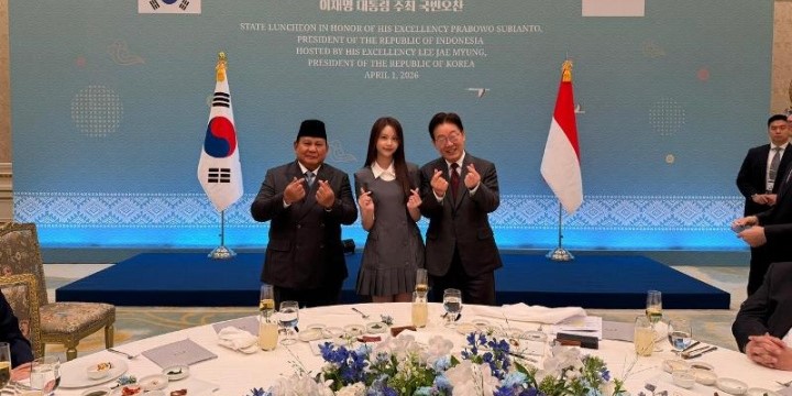 Carmen H2H dan Prabowo Kompak Tunjukkan Simbol Finger Heart Bersama