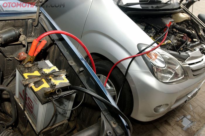 Persiapan dan Cara Jumper Aki Mobil yang Benar dan Aman
