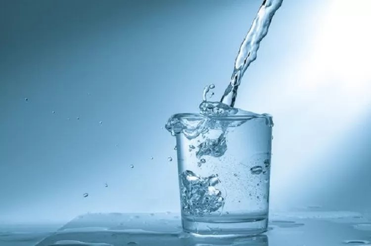 Jangan Sampai Dehidrasi Saat Ramadan, Begini Cara Tepat Atur Waktu Minum