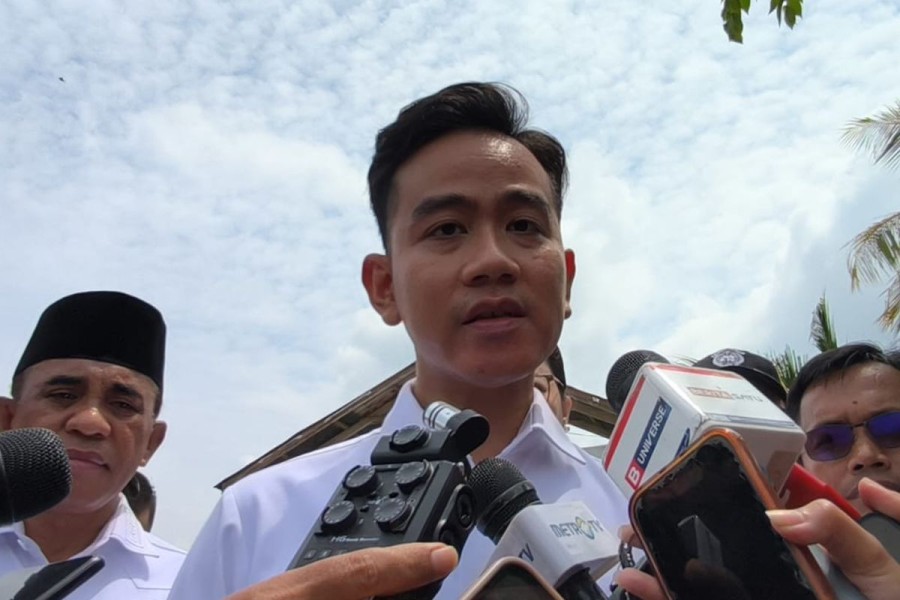 Gibran Tinjau Pengungsi Poso