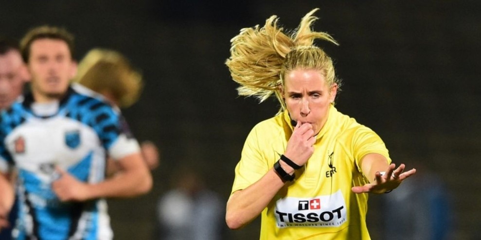 Wasit Wanita Cantik Memikat Dunia Sepak Bola: Bukan Hanya Sekadar Penampilan