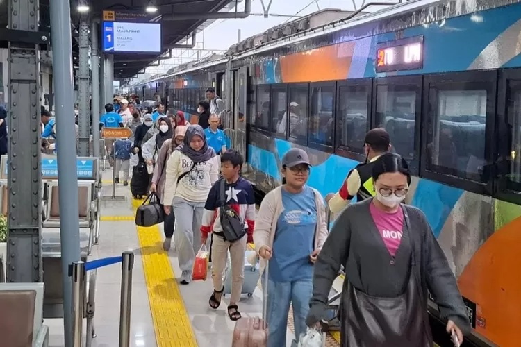 Tiket Lebaran 2026 Laris Okupansi Kereta Api Rajabasa Capai 123 Persen