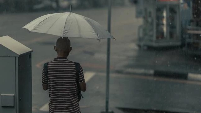 BMKG: Warga Jakarta Dianjurkan Bawa Payung Hadapi Hujan Pada Sore Hari