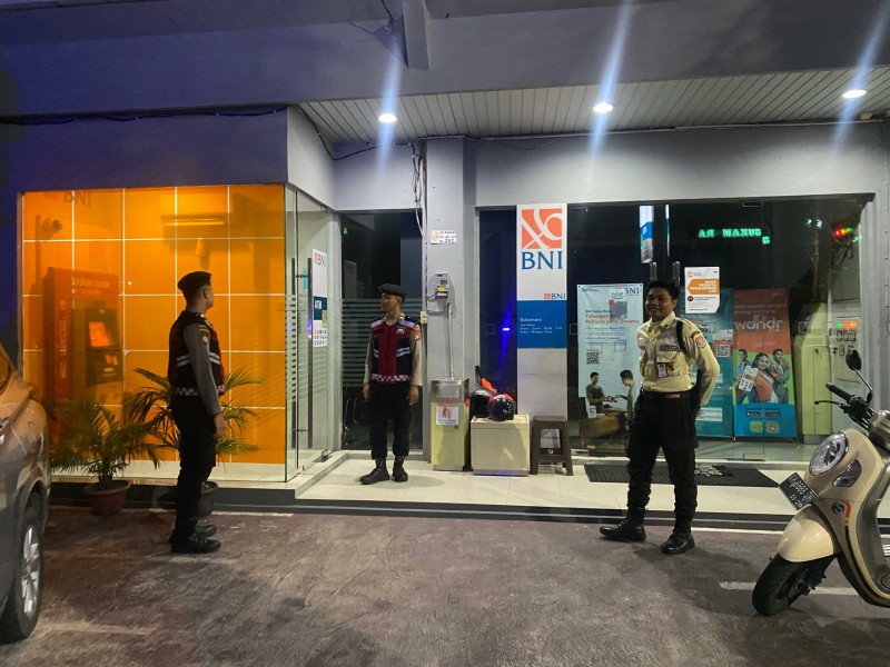 Polsek Donomulyo Tingkatkan Keamanan Sektor Perbankan dengan Patroli Malam