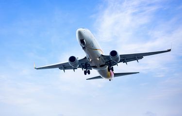 Pemerintah Pastikan Transportasi Udara Aman dan Tarif Tiket Pesawat Turun Natal 2025