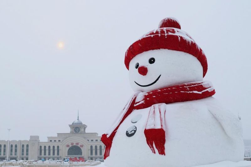 Manusia Salju Raksasa Warnai Pesona Musim Dingin Heilongjiang