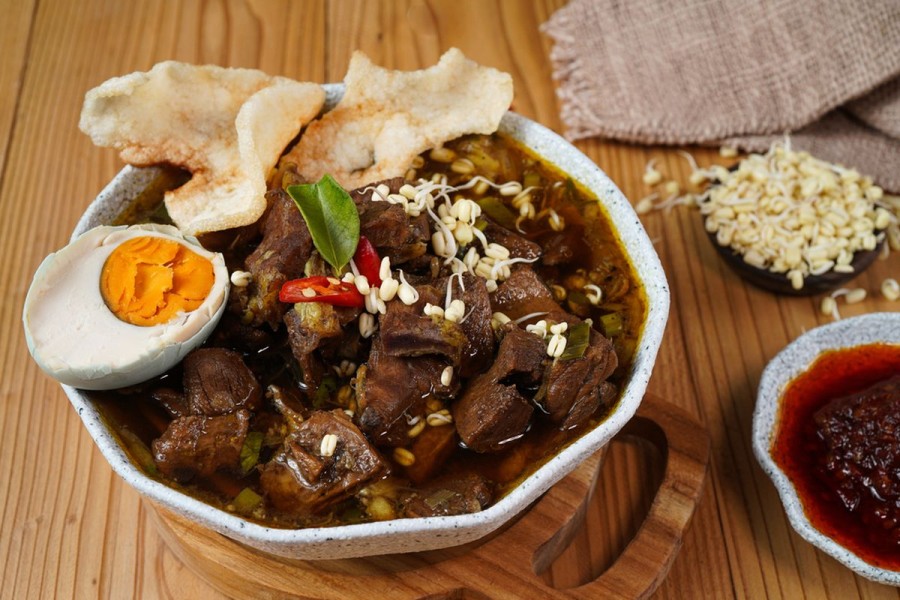 Resep Rawon Khas Jawa Timur: Kuah Hitam Gurih dari Kluwek yang Bikin Nagih