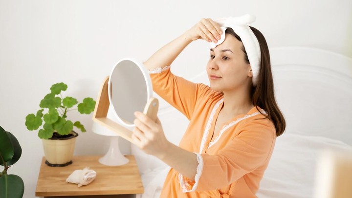 Busui Wajib Lebih Hati-hati, Ini 5 Kandungan Skincare yang Berisiko Saat Masa Menyusui