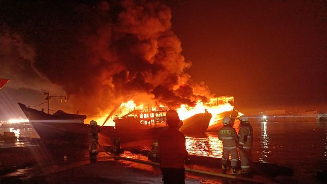 Tragedi Kebakaran di Pelabuhan Sunda Kelapa, Dua Kapal Terbakar Akibat Korsleting Listrik