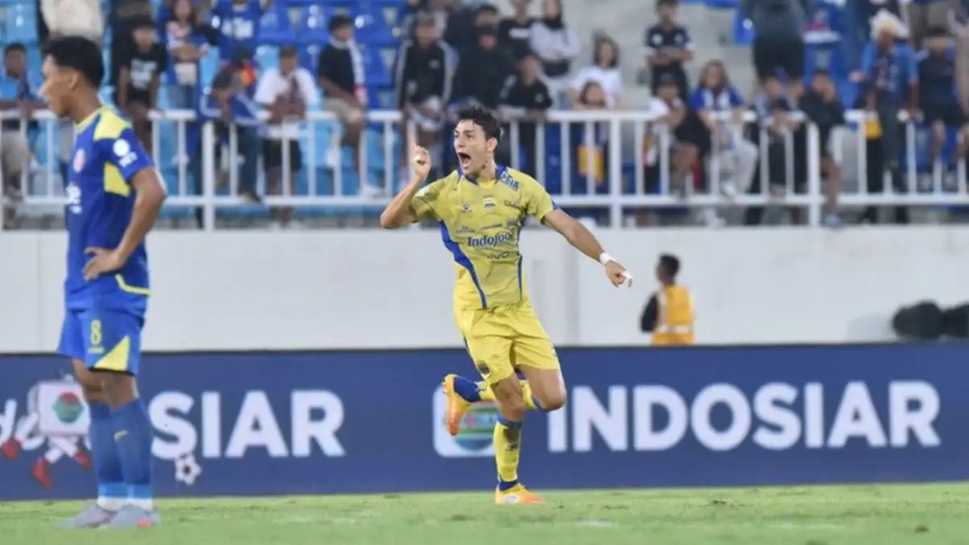 Super League: Persib Bandung Taklukkan Arema FC dengan 10 Pemain