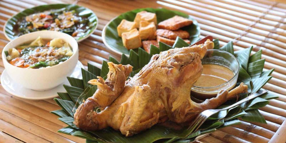 11 Tempat Makan Ayam Ingkung di Yogyakarta Paling Gurih dan Legendaris