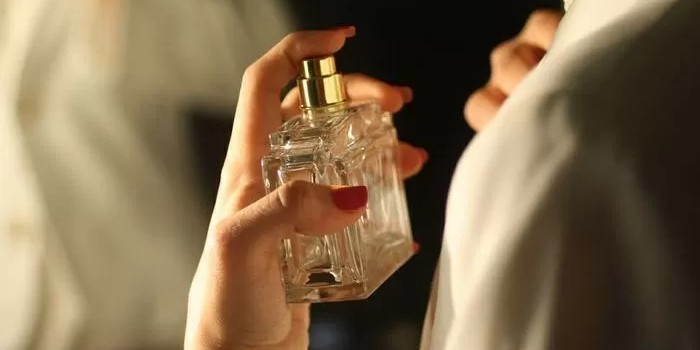 10 Titik Semprot Parfum yang Tepat Agar Wangi Tahan Lama