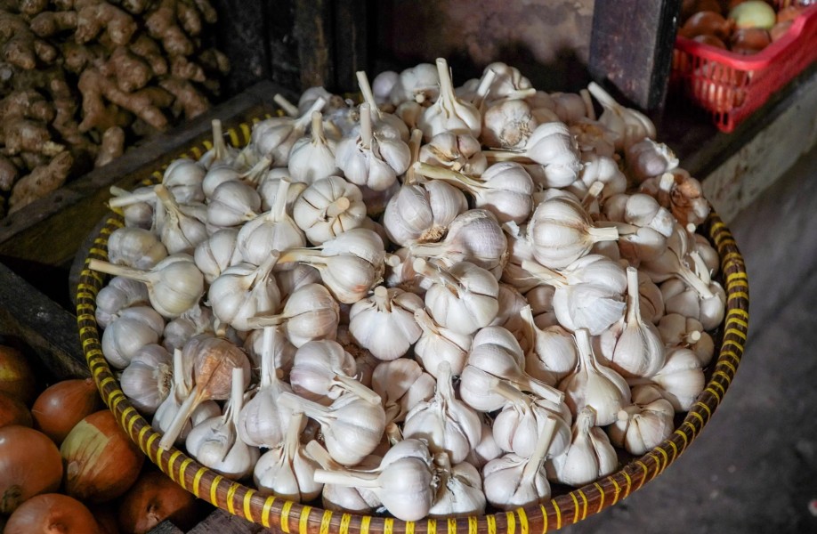 Kemendag Ungkap Harga Bawang Putih Nasional Mulai Turun pada Maret 2026
