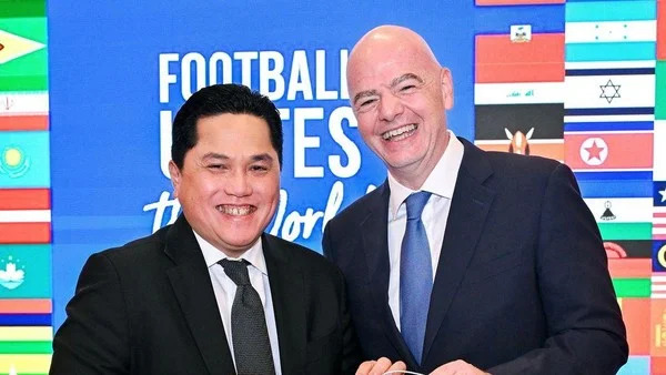 Erick Thohir Terima Penghargaan FIFA Forward Gold untuk PSSI