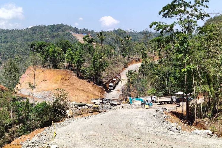 Pansus Raperda DIY Kunjungi Lokasi Pertambangan di Hargorejo Kokap Kulonprogo: Evaluasi Kepatuhan dan Dampak Lingkungan