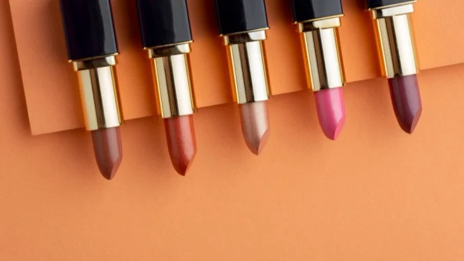 Panduan Lengkap Memilih Warna Lipstik Sesuai Warna Kulit Agar Tampil Percaya Diri Saat Liburan