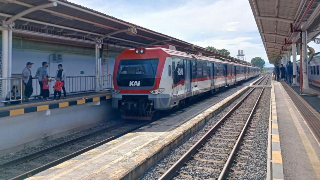 Kereta Api Lokal Prameks Tetap Beroperasi Tiap Hari