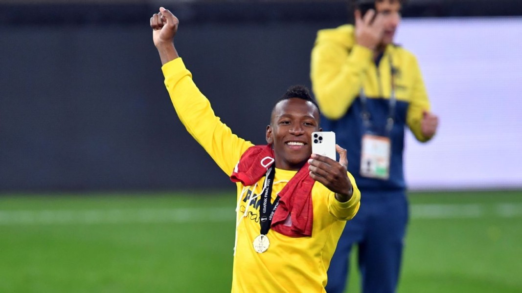 Estupinan Dibidik Manchester United