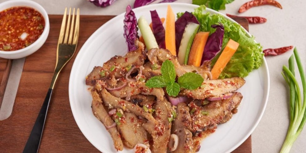 Resep Moo Nam Tok Segar dengan Cita Rasa Khas Thailand yang Menggugah Selera