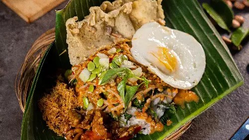Pecel Madiun Legendaris: Kuliner Tradisional dengan Rasa Gurih Pedas Khas