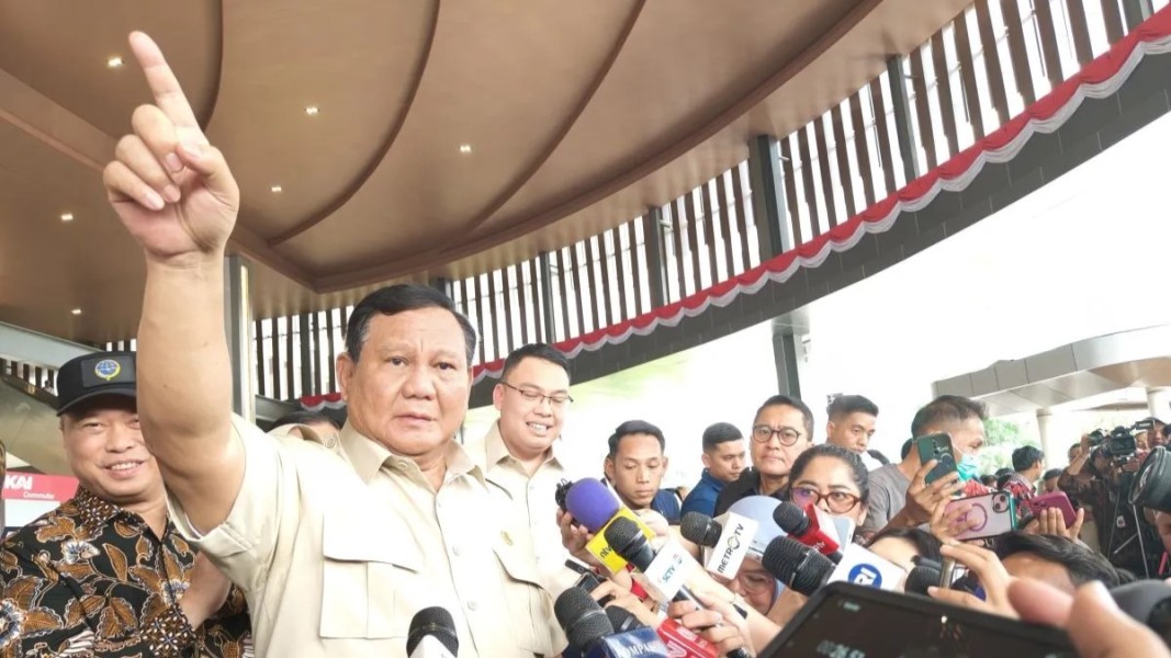 Prabowo Subianto Tinjau KRL Manggarai–Tanah Abang, Tegaskan Fokus Transportasi Publik