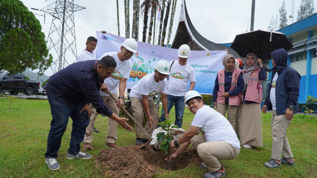 PLN IP UBP Bukititinggi Gelar Aksi Tanam 500 Bibit Pohon