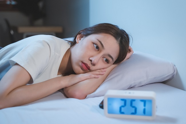 Cara Mengatasi Terbangun Tengah Malam dan Tidur Nyenyak Lagi