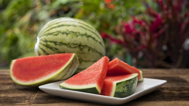 Waspada! Makanan Ini Pantang Dikonsumsi Bersamaan dengan Semangka Segar