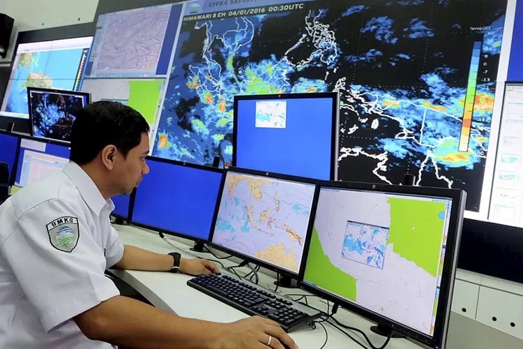 BMKG Peringatkan Potensi Hujan Petir di Jawa Timur Sepanjang Hari