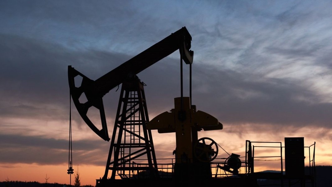 Harga Minyak Dunia Menguat Tipis Investor Amati Data Ekonomi China