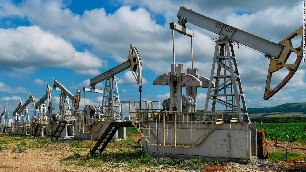 Harga Minyak Dunia Menguat Akibat Ketegangan Timur Tengah dan Penurunan Stok AS