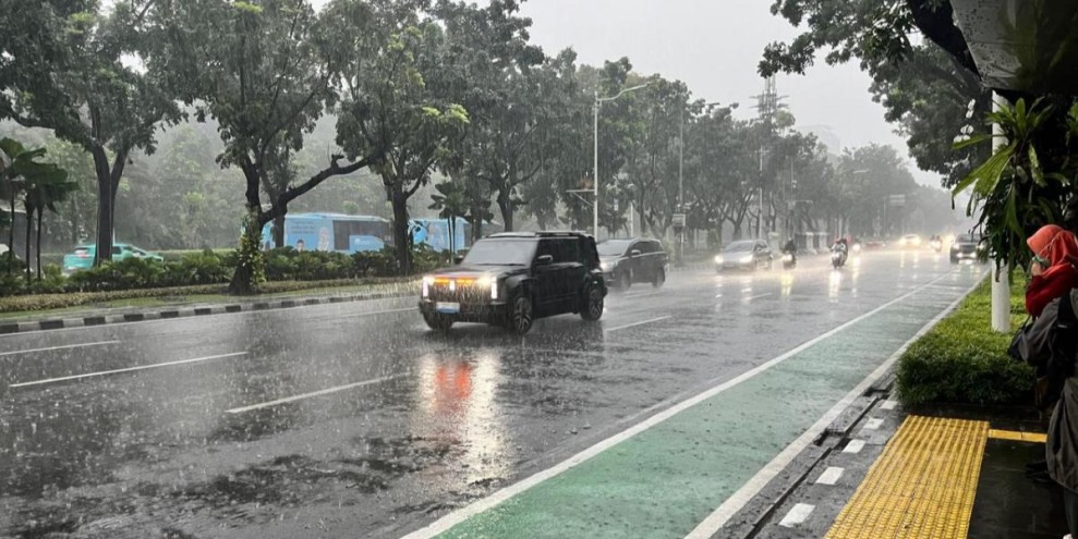 Jakarta Diprakirakan Cuaca Hujan Ringan Siang Hingga Sore Hari Ini