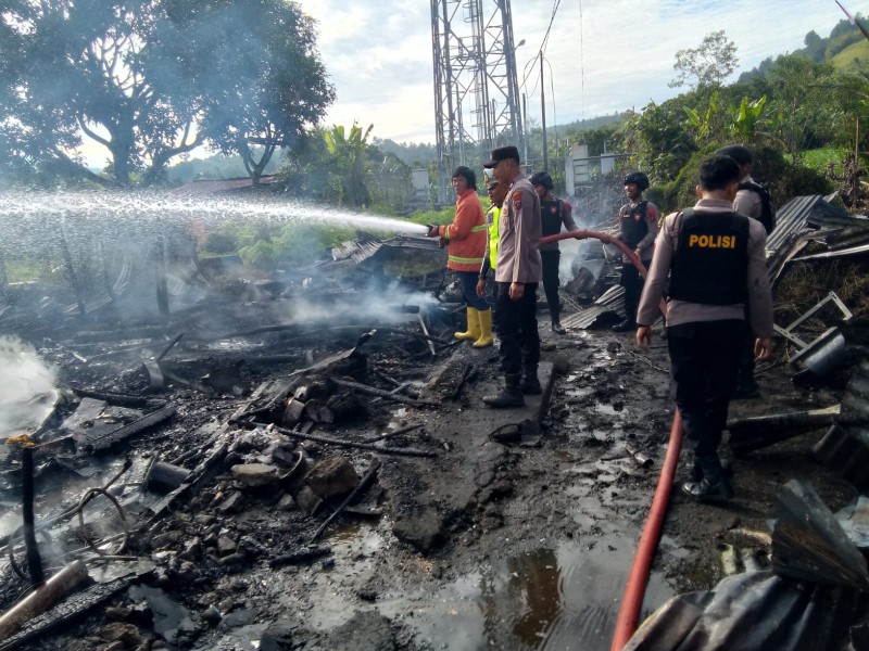 Kebakaran Hebat Di Perumahan Karyawan Pertamina Dumai, Warga Sekitar Sempat Panik