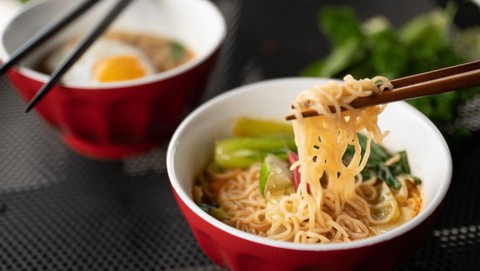 Penjelasan Dokter Soal Mi Instan Sulit Dicerna Tubuh!