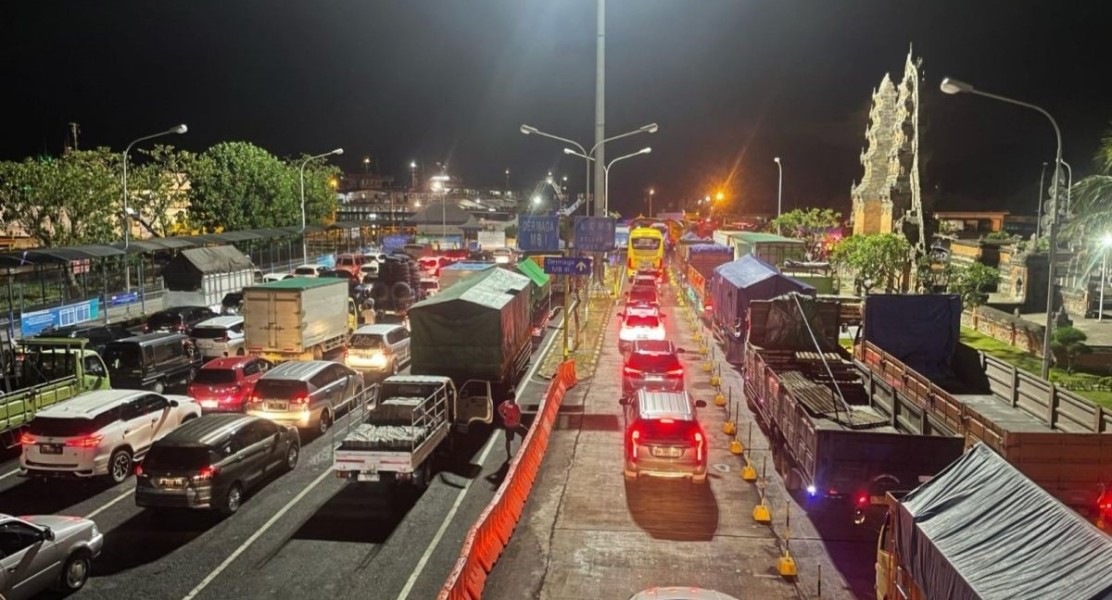 Antrean Logistik Penyeberangan Gilimanuk Meningkat Pasca Libur Sekolah