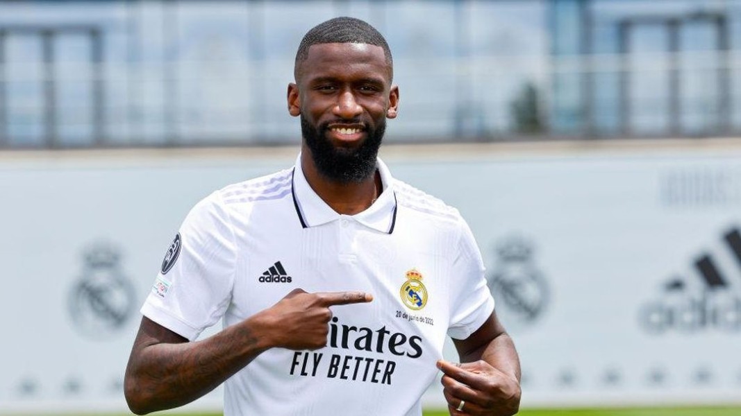 Real Madrid Siapkan Suksesor Rudiger, Lirik Bek Muda Granada