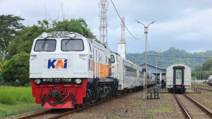 KAI Daop 7 Madiun Gratiskan Tiket Kereta Api untuk Lansia di Hari Lansia Nasional