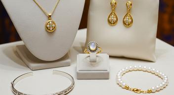 Harga Emas Perhiasan Hari Ini 27 Januari 2026 Raja Emas Laku Kinclong