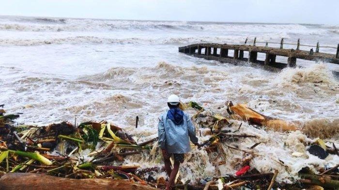 Waspada Gelombang Tinggi: BMKG Keluarkan Peringatan Dini untuk Perairan Nusa Tenggara Timur