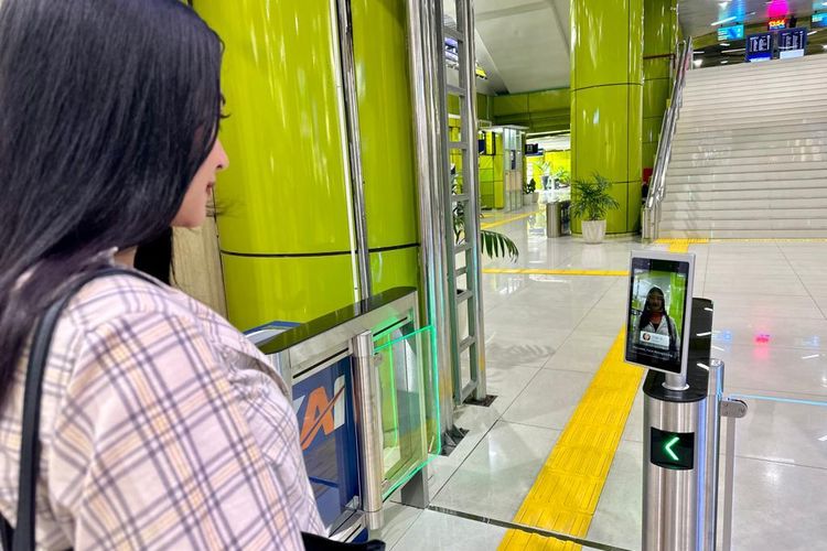 Boarding Kereta KAI Kini Praktis dengan Face Recognition