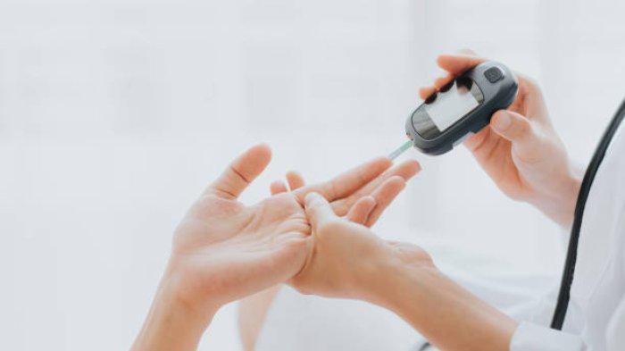 Dokter Ingatkan Cek Rutin Kolesterol dan Gula Darah