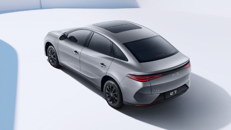 BYD e7 Resmi Meluncur: Sedan Listrik Terjangkau dengan Jarak Tempuh Maksimal 520 Km, Sasar Taksi dan Pengemudi Muda