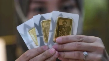Harga Emas Antam Jumat Pagi Turun Rp43.000 Per Gram, Buyback Terkini