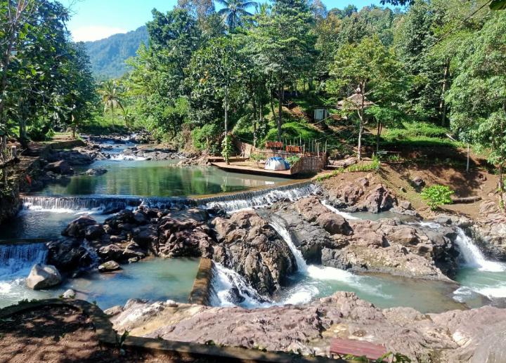 Leuwi Bundeur Surga Tersembunyi di Sukabumi yang Menawarkan Pesona Alam dan Agrowisata Edukatif