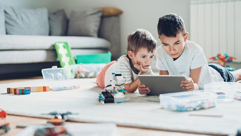 Waspadai Dampak Gadget pada Anak