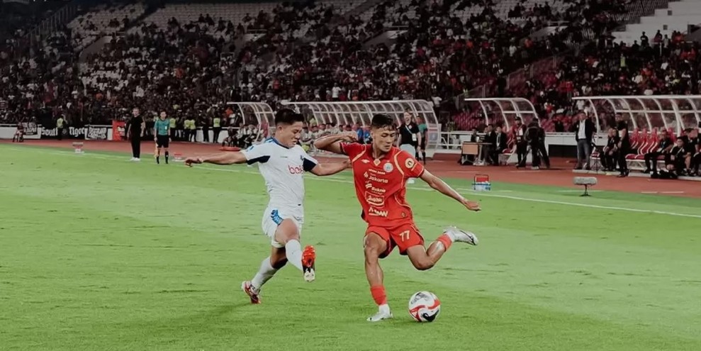 Keangkeran GBK Runtuh: Arema FC Permalukan Persija Lewat Drama VAR